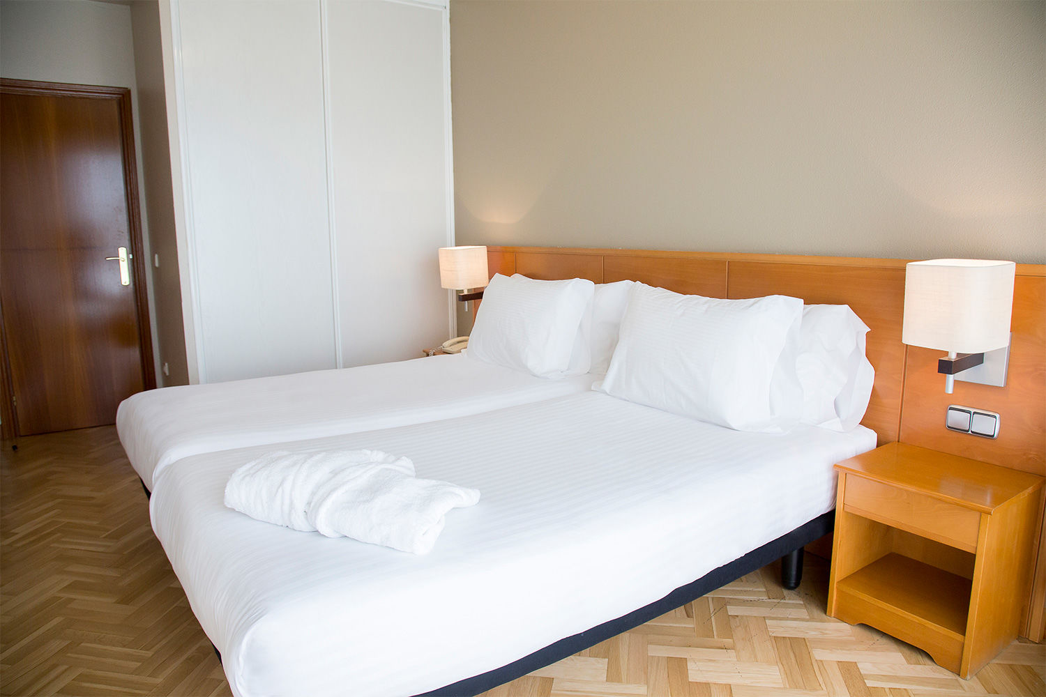 Suites Sercotel Mirasierra Pamplona Exteriör bild