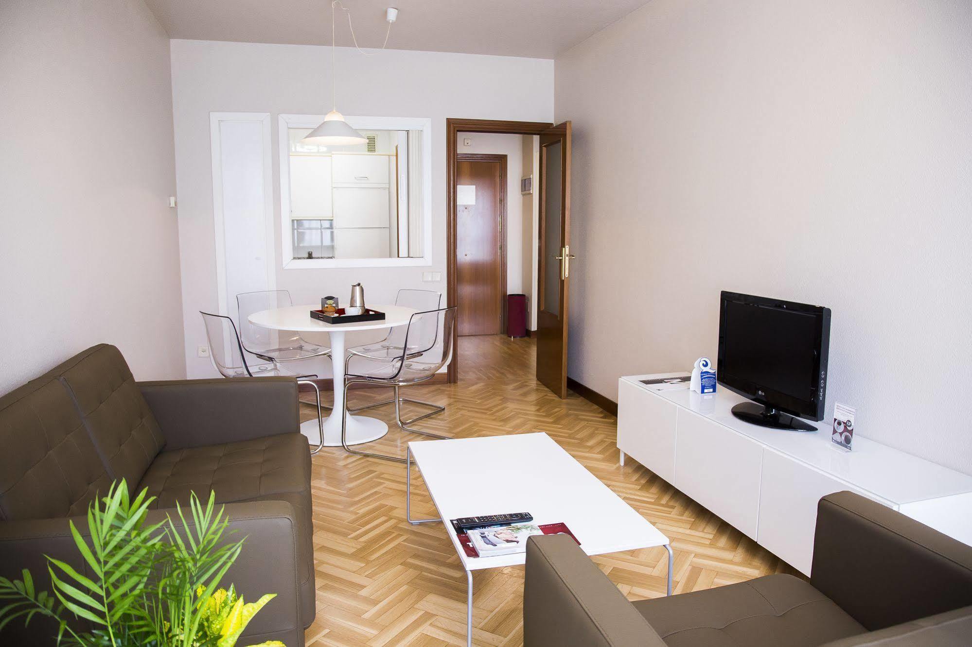 Suites Sercotel Mirasierra Pamplona Exteriör bild