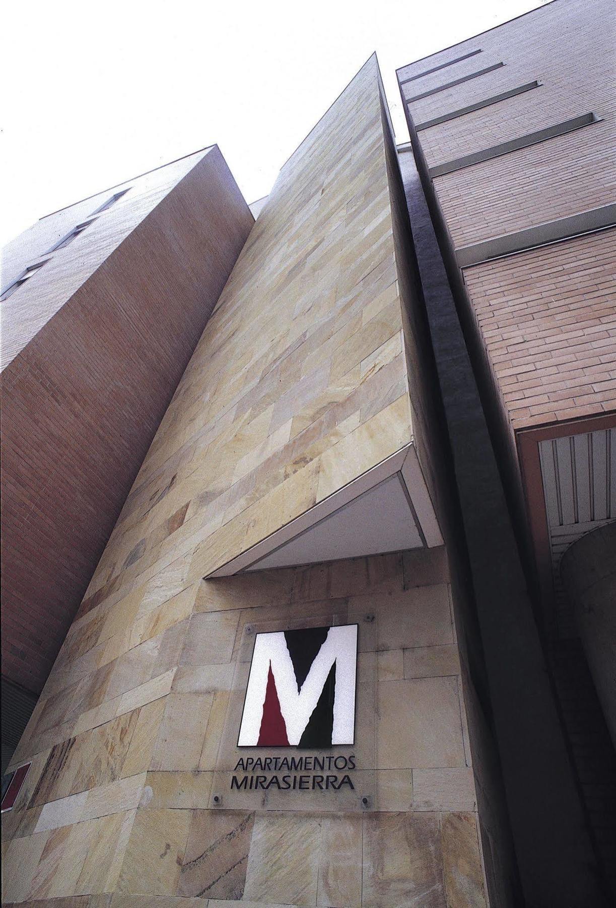 Suites Sercotel Mirasierra Pamplona Exteriör bild