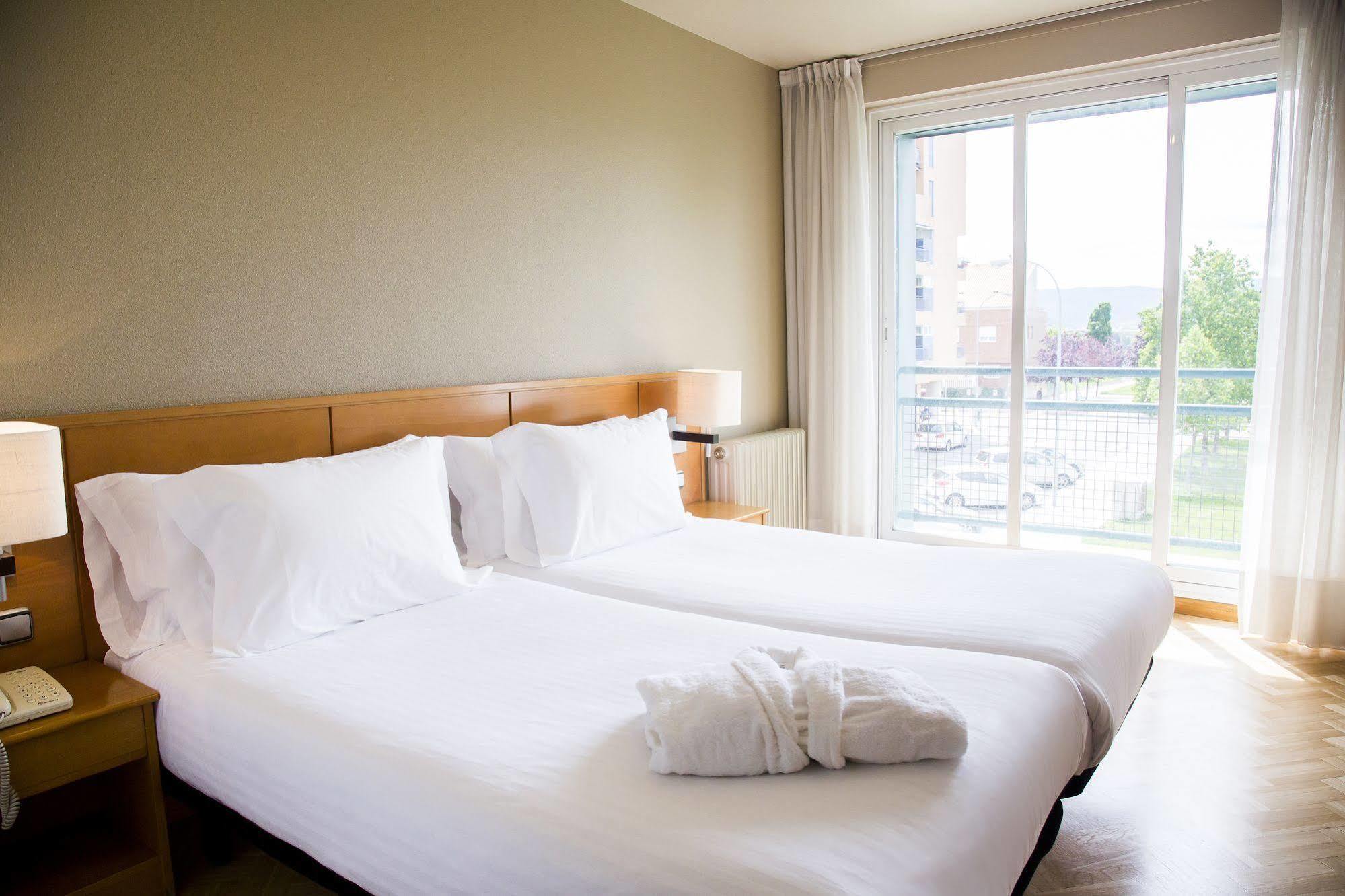 Suites Sercotel Mirasierra Pamplona Exteriör bild