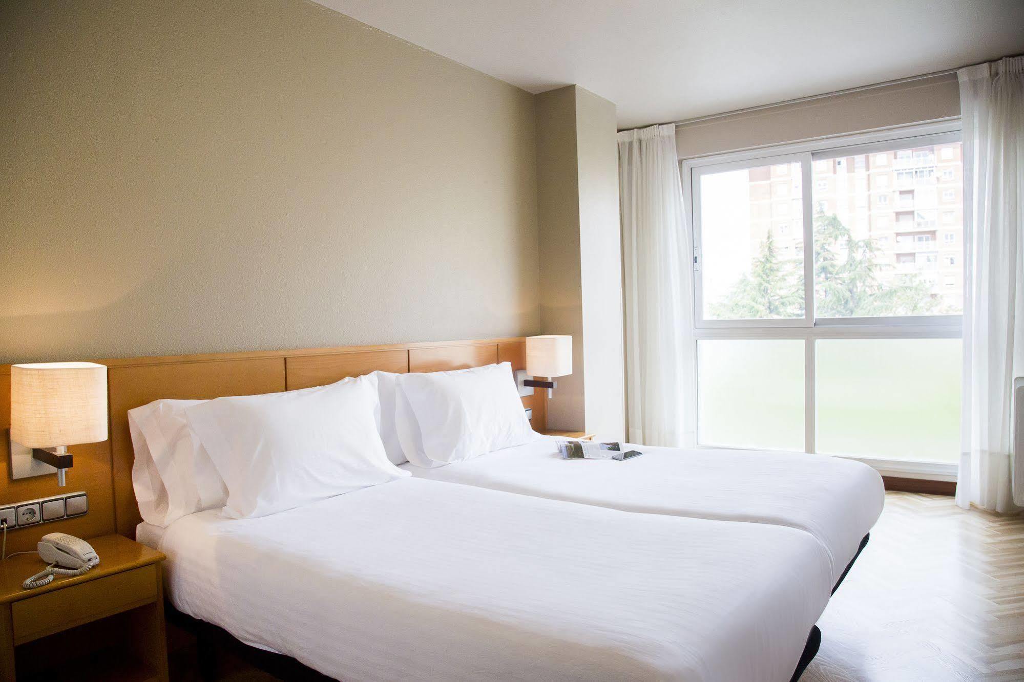 Suites Sercotel Mirasierra Pamplona Exteriör bild