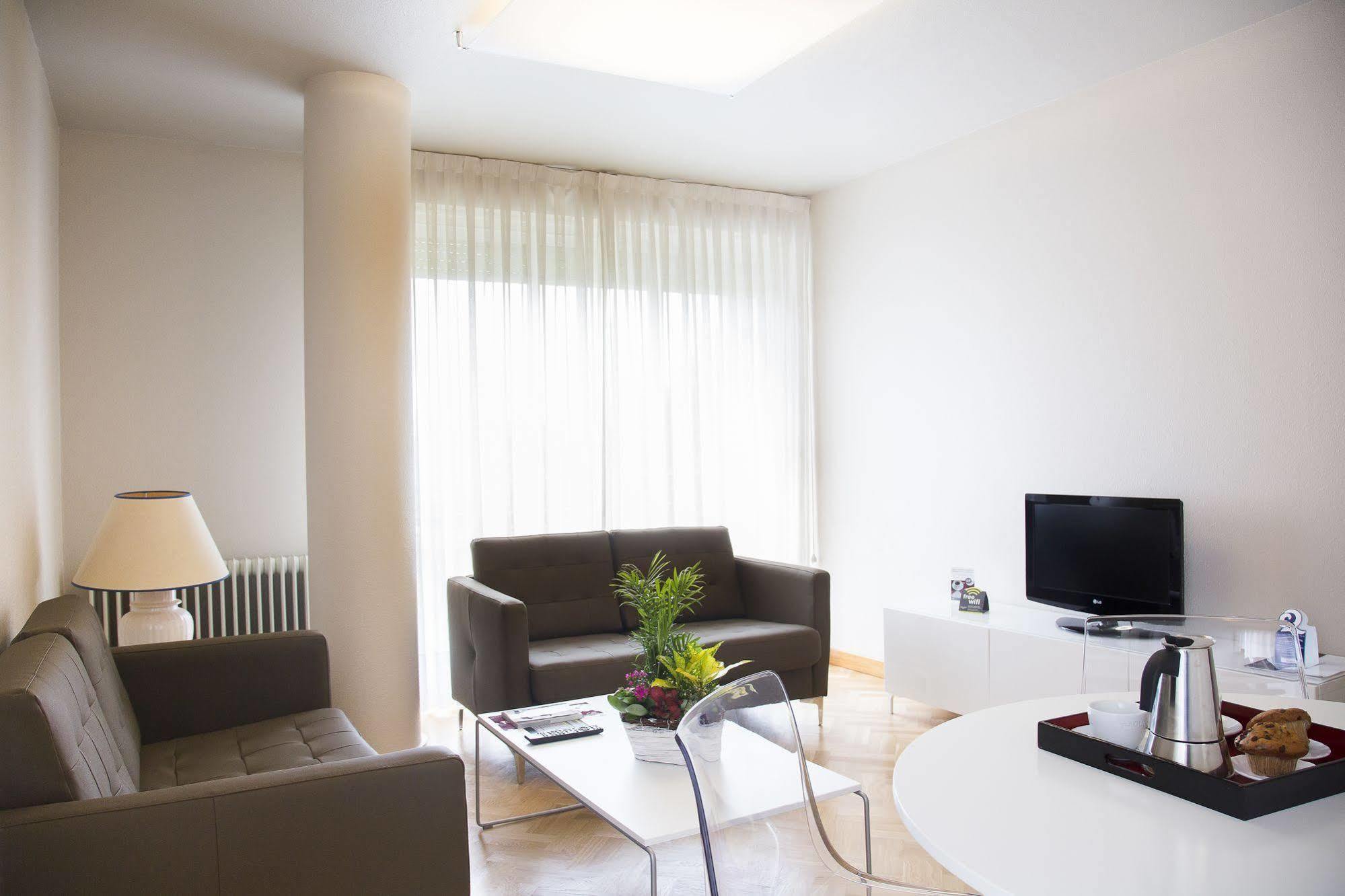 Suites Sercotel Mirasierra Pamplona Exteriör bild